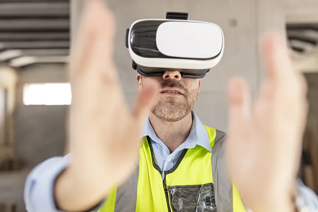Stagiaire équipé d’un casque VR lors d’une formation sécurité immersive